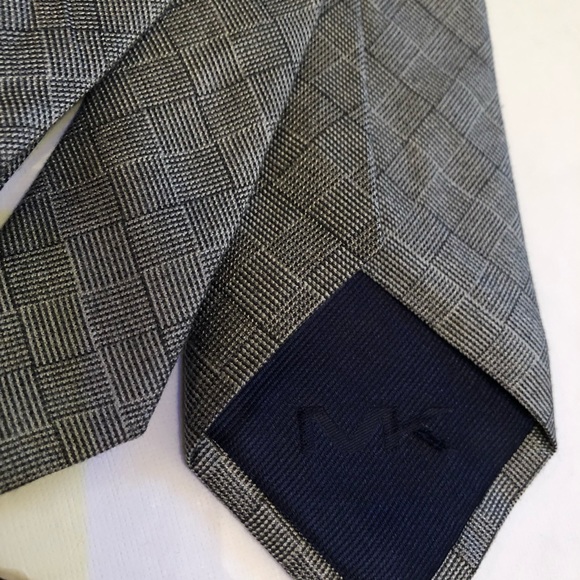 Michael Kors new grey silk check tie - Picture 4 of 4